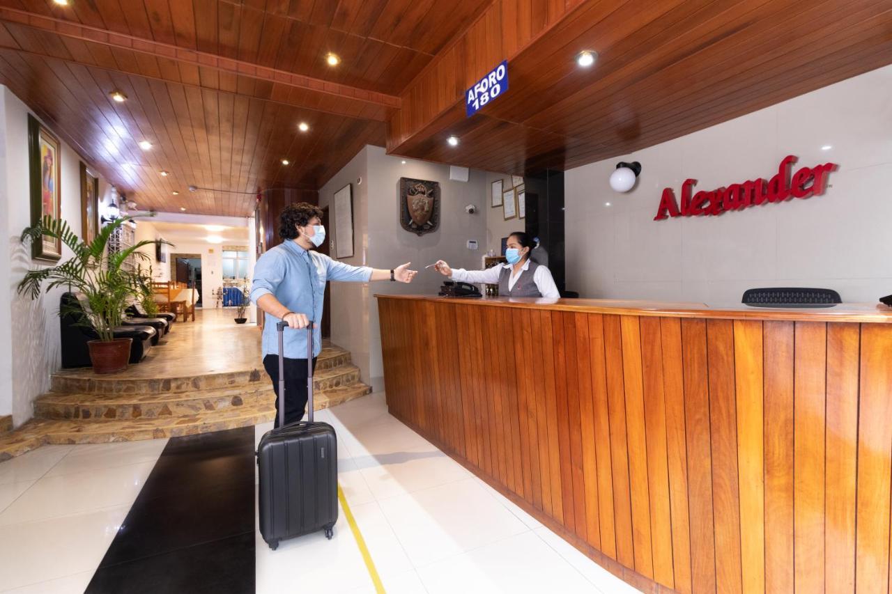 Hotel Alexander Trujillo Exterior photo