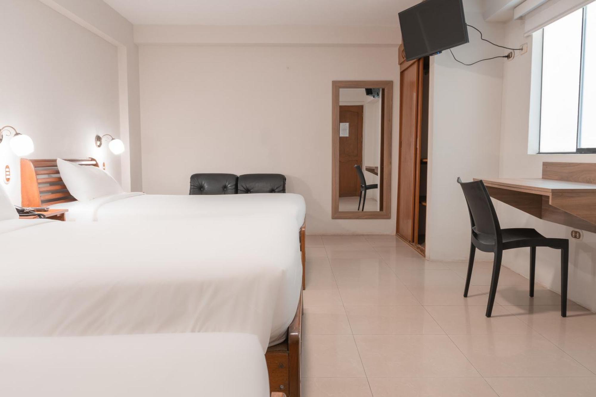 Hotel Alexander Trujillo Room photo