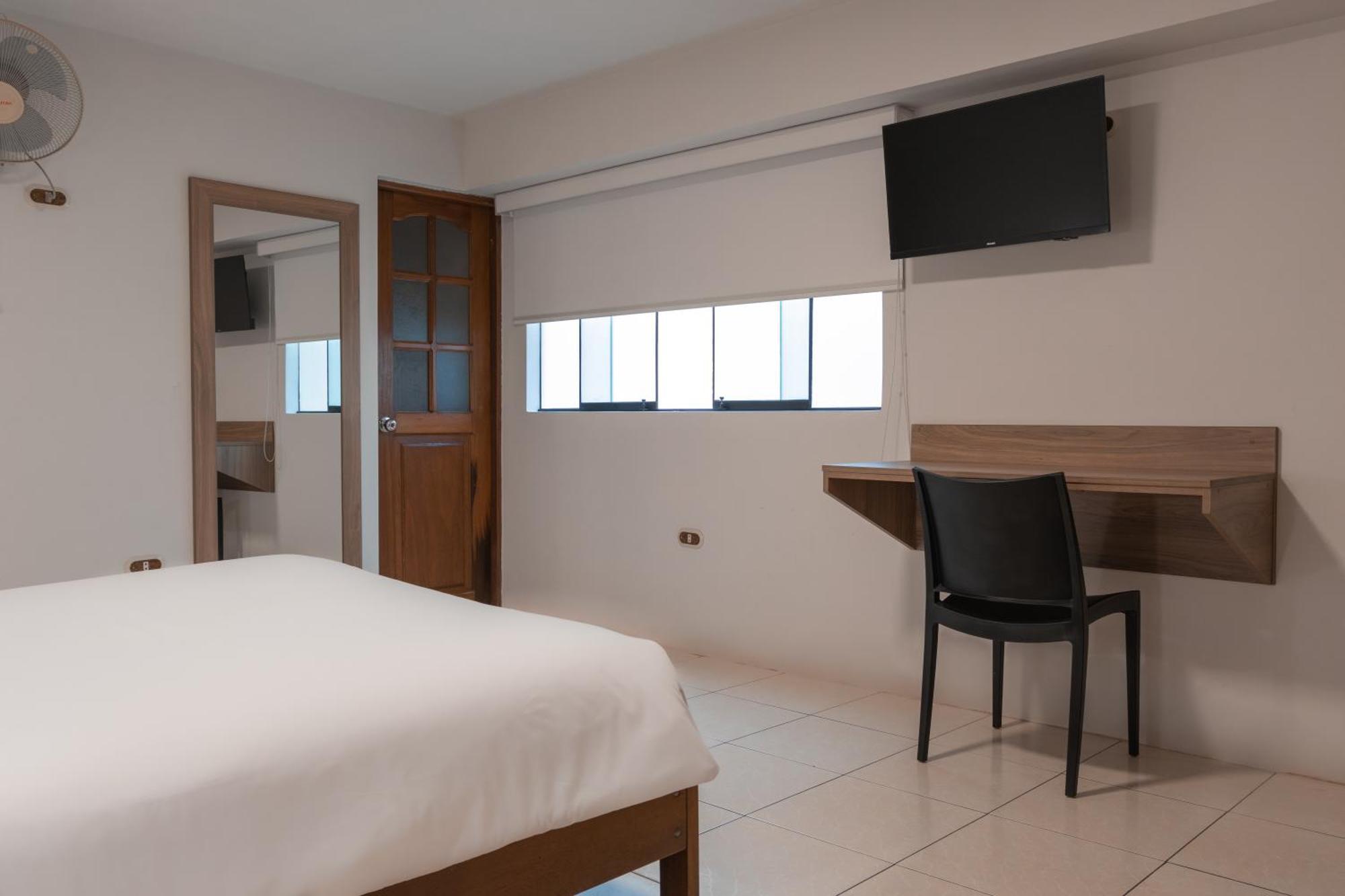Hotel Alexander Trujillo Room photo