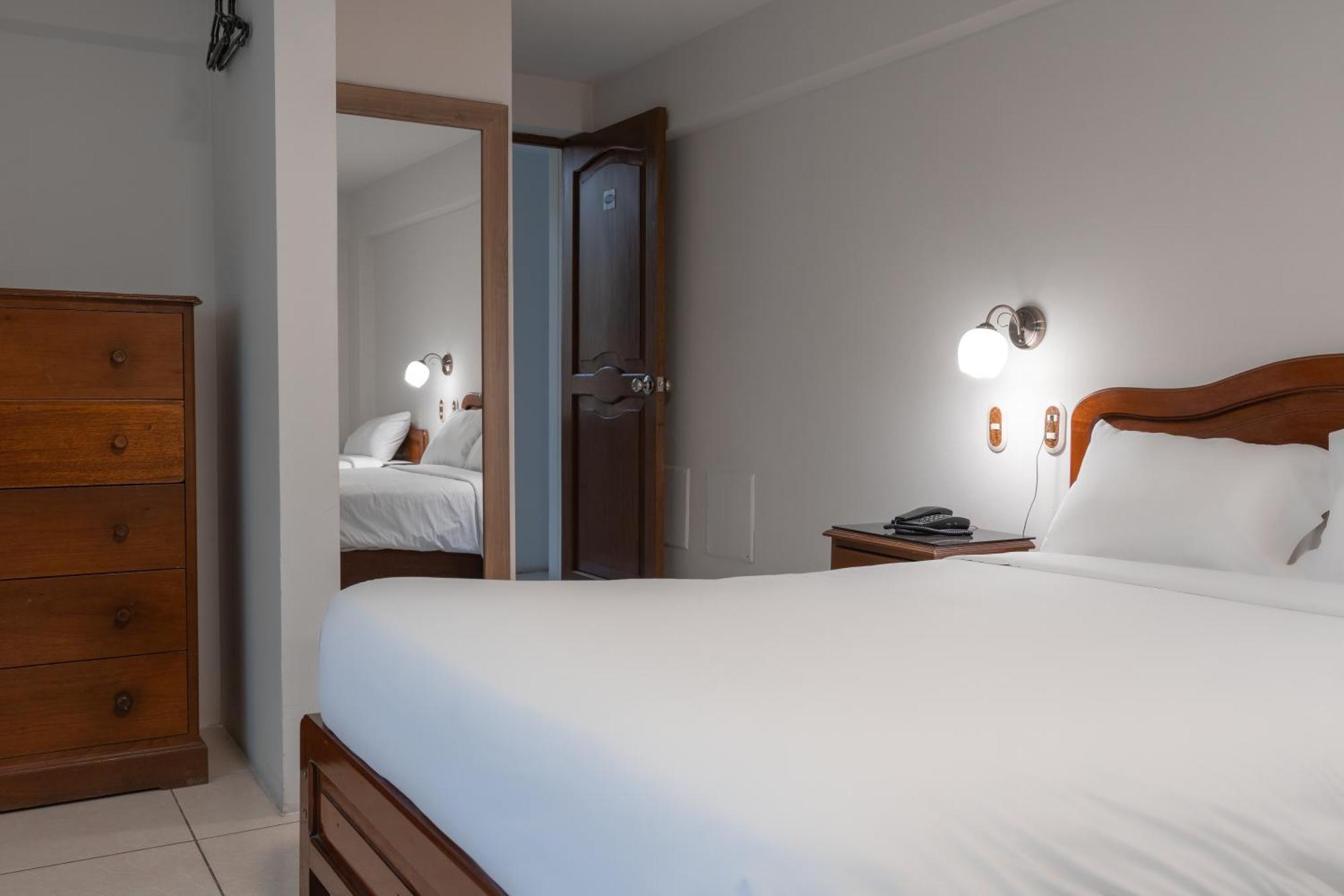 Hotel Alexander Trujillo Room photo