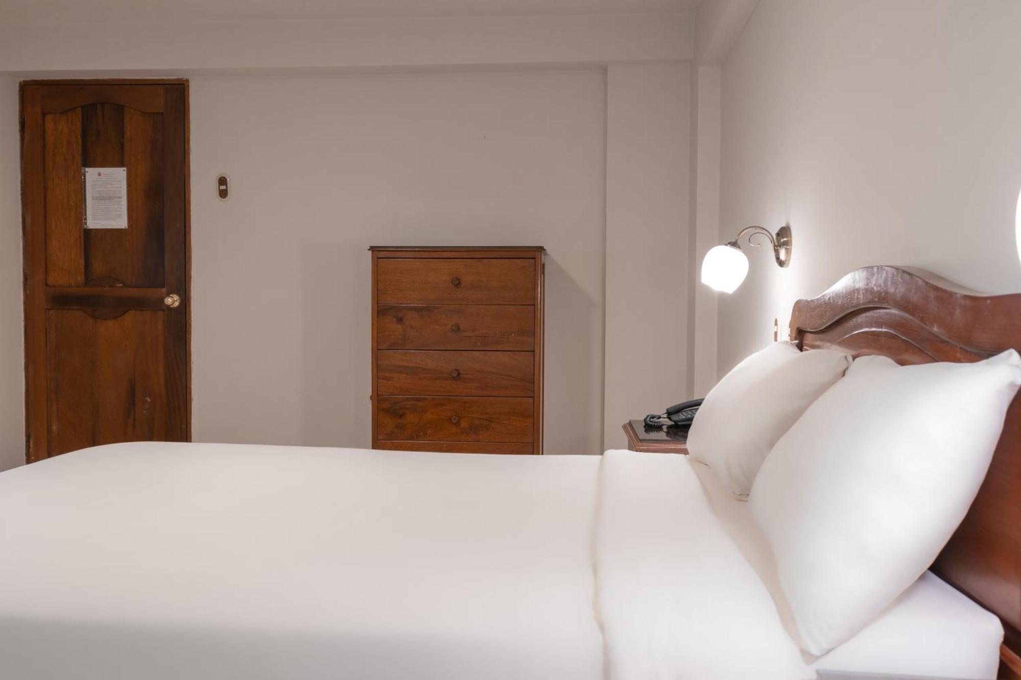 Hotel Alexander Trujillo Room photo