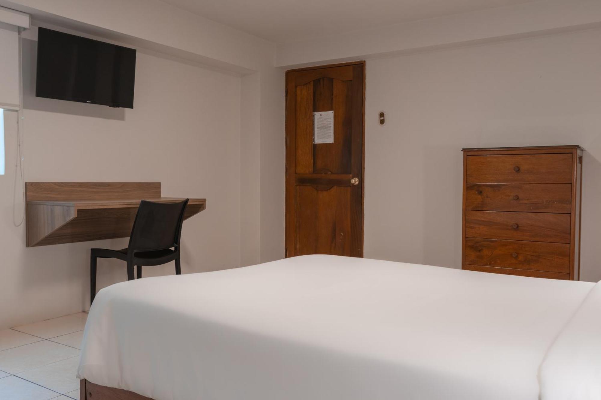 Hotel Alexander Trujillo Room photo
